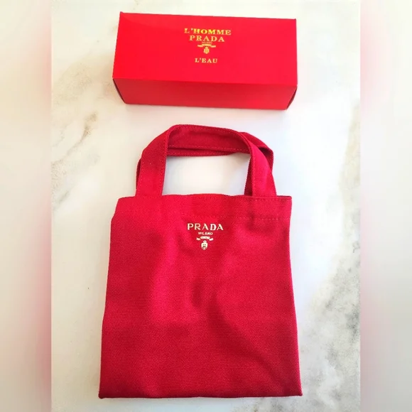 L'Homme GWP Mini Tote In Gorgeous Red! - Picture 1 of 4